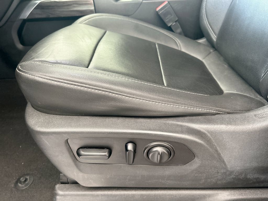 Used 2021 Chevrolet Silverado 1500 LTZ w/ Technology Package RWD image 12