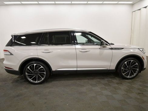 Used 2020 Lincoln Aviator Reserve w/ Equipment Group 202A image 9