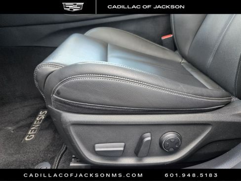 Used 2025 Genesis G70 2.5T RWD image 8