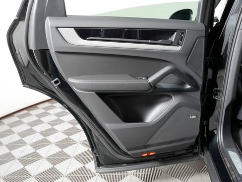 New 2026 Porsche Cayenne Coupe AWD/4WD image 33