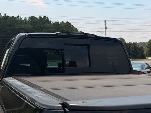 Used 2017 Nissan Titan SV RWD image 13