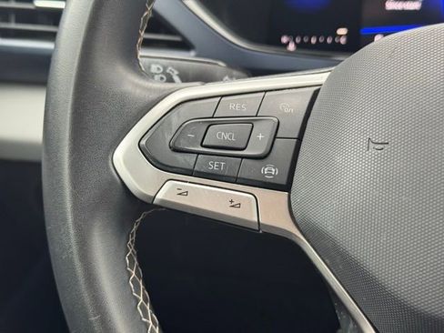 Used 2022 Volkswagen Taos SE image 11