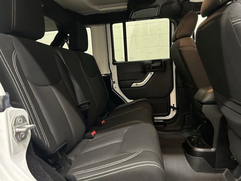 Used 2015 Jeep Wrangler Unlimited Sahara w/ Trailer Tow Group image 9