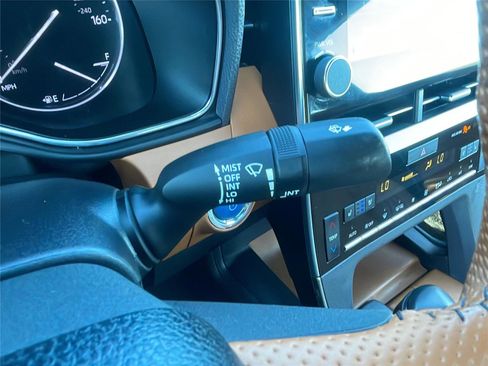 Used 2019 Toyota Avalon Limited image 26