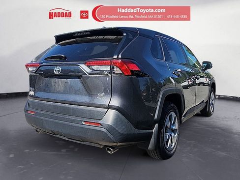 Used 2022 Toyota RAV4 LE AWD/4WD image 6