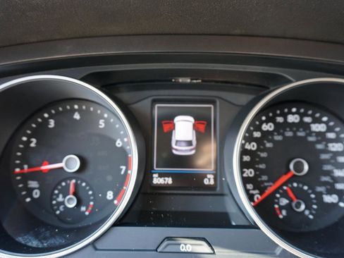 Used 2018 Volkswagen Tiguan SE image 15