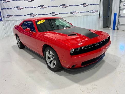 Used 2019 Dodge Challenger SXT RWD image 9
