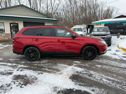 Used 2019 Mitsubishi Outlander LE image 6