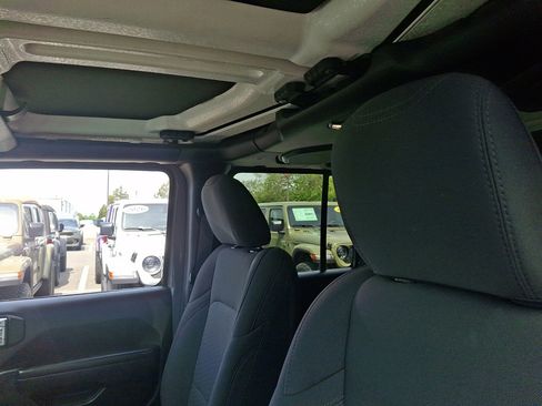 Used 2022 Jeep Wrangler Unlimited Sport AWD/4WD image 24