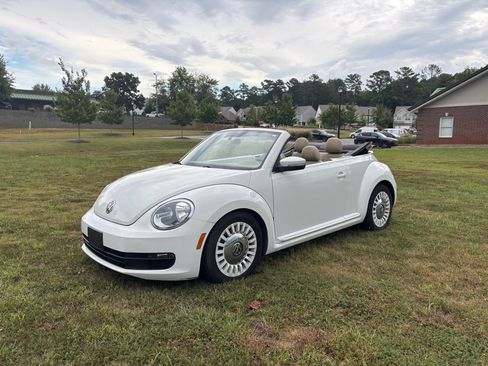 Used 2013 Volkswagen Beetle 2.5 50's Edition FWD image 1