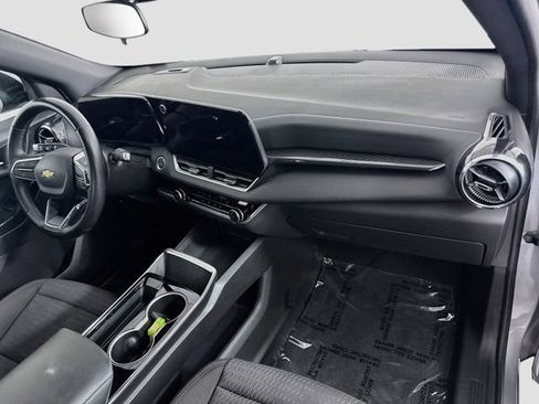 Used 2025 Chevrolet Equinox LT FWD image 29
