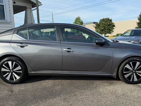 Used 2022 Nissan Altima 2.5 SV FWD image 6