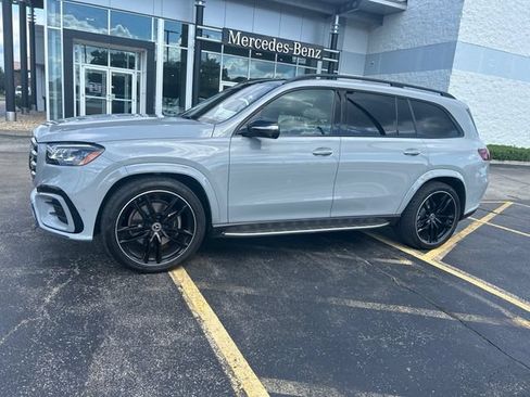 Used 2024 Mercedes-Benz GLS 580 4MATIC image 2