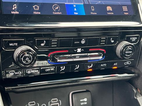 Used 2024 Jeep Grand Cherokee Limited image 24