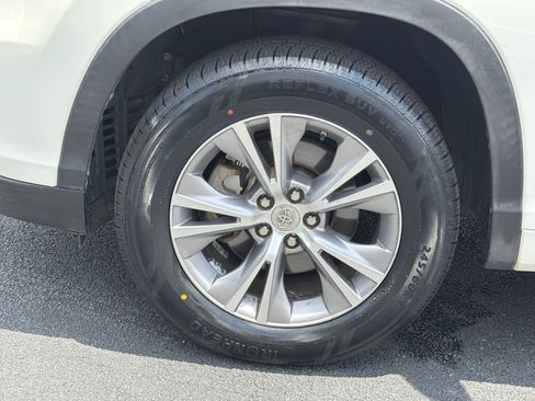 Used 2015 Toyota Highlander XLE FWD image 32