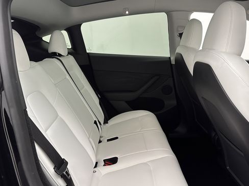 Used 2023 Tesla Model Y Long Range image 31