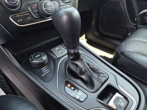 Used 2022 Jeep Cherokee Latitude Lux AWD/4WD image 36