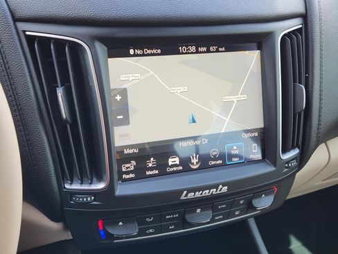 Used 2018 Maserati Levante image 21