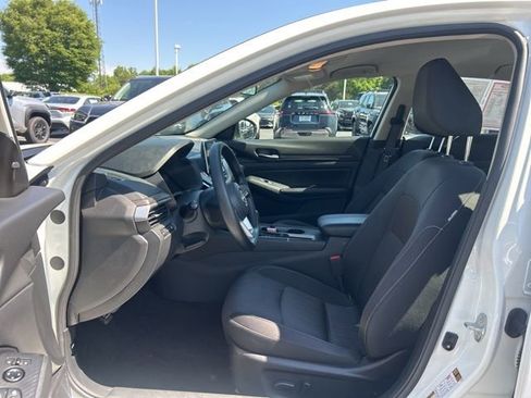 Used 2025 Nissan Altima 2.5 SV FWD image 14