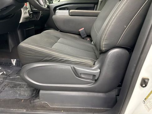 Used 2018 Nissan Titan SV image 12