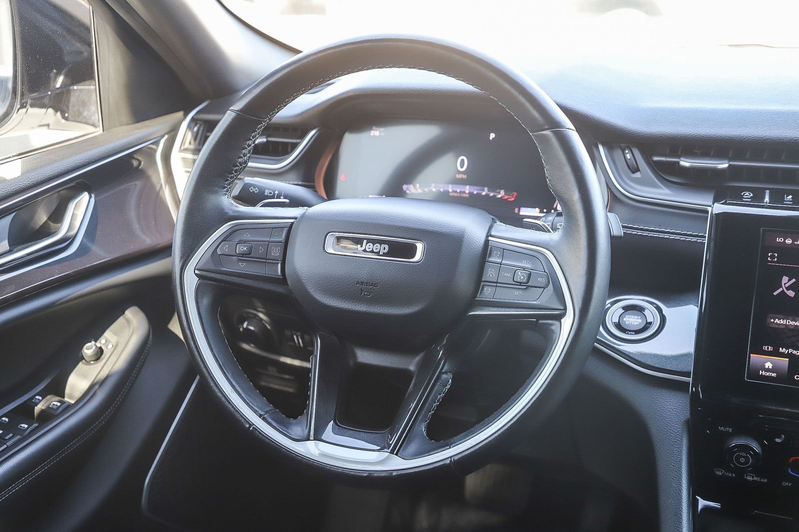 Used 2022 Jeep Grand Cherokee L Laredo RWD image 15