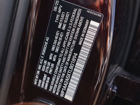 Certified 2026 Porsche Macan AWD/4WD image 31