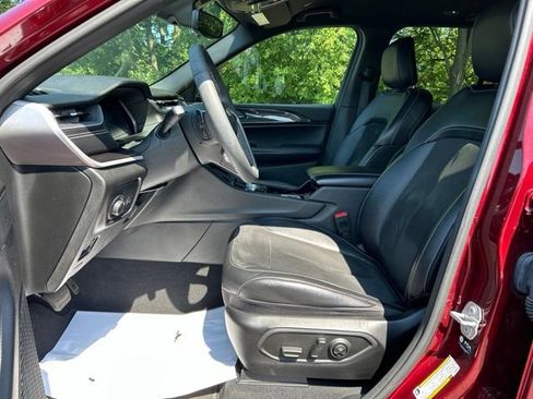 Used 2023 Jeep Grand Cherokee Altitude AWD/4WD image 16
