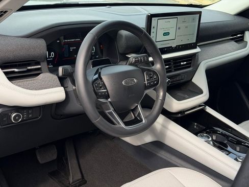 Certified 2025 Ford Explorer Platinum w/ Ultimate Package image 10