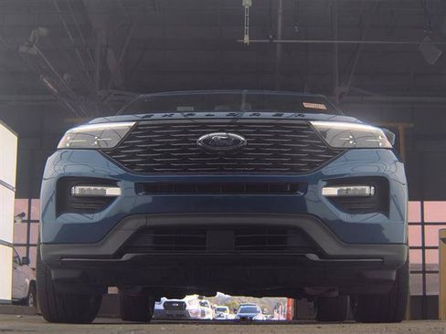 Used 2023 Ford Explorer ST-Line AWD/4WD image 3