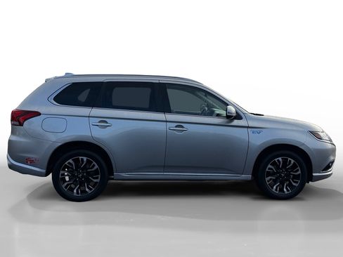 Used 2018 Mitsubishi Outlander SEL image 6