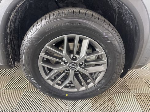 Used 2023 Nissan Rogue S image 36