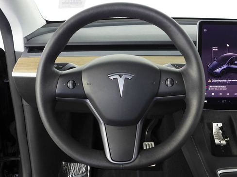 Used 2024 Tesla Model Y Performance image 27