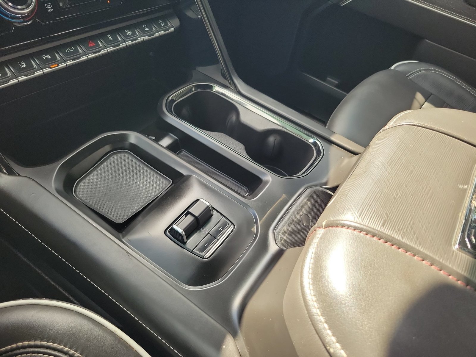 Used 2024 GMC Sierra 2500 AT4X AWD/4WD image 30
