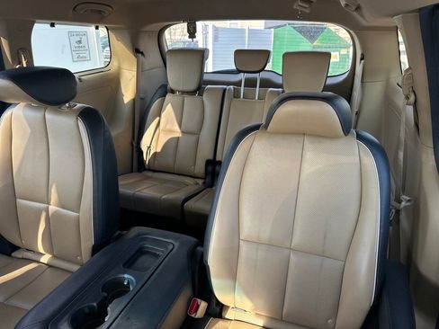 Used 2020 Kia Sedona EX image 15