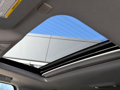 Used 2017 Cadillac Escalade ESV Luxury image 35