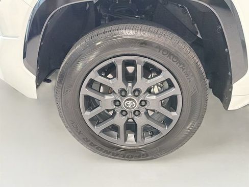 Used 2025 Toyota Tundra Platinum AWD/4WD image 25