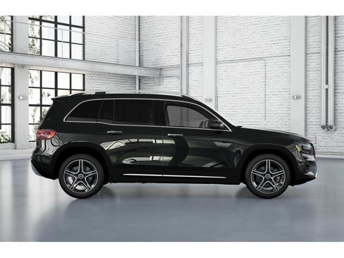 New 2026 Mercedes-Benz GLB 250 4MATIC image 2