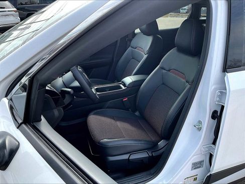 New 2025 Nissan Kicks SR image 11