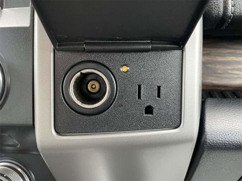 Used 2018 Ford F150 Lariat w/ Equipment Group 502A Luxury image 23