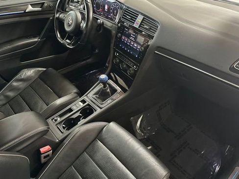 Used 2018 Volkswagen Golf R 4-Door image 19