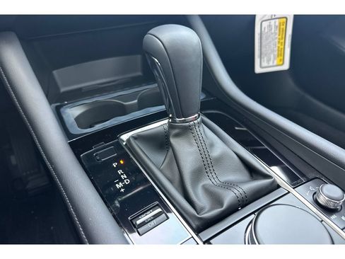 New 2026 MAZDA MAZDA3 Hatchback w/Premium Plus Pkg AWD/4WD image 18