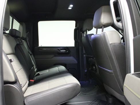 Used 2025 Chevrolet Silverado 2500 ZR2 w/ Technology Package AWD/4WD image 17
