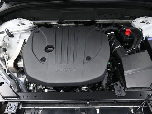 Certified 2024 Volvo XC60 B5 Core image 32