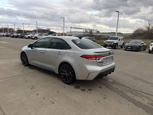 Used 2023 Toyota Corolla SE image 5