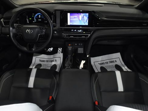 Used 2025 Toyota Camry SE image 15