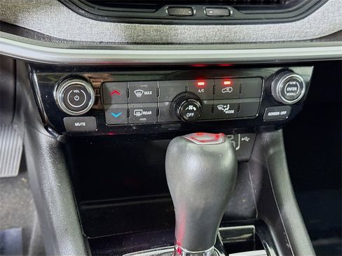 Used 2022 Jeep Compass Latitude w/ Sun and Sound Group image 8