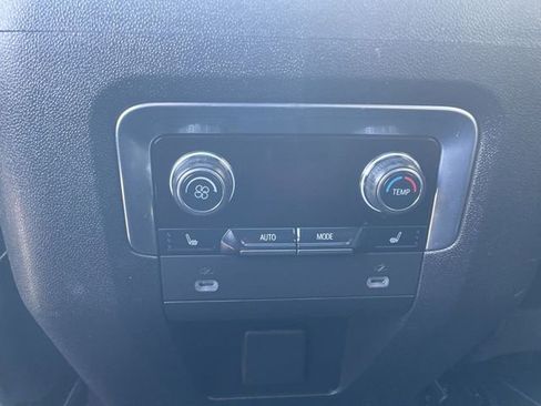 Used 2021 Chevrolet Suburban RST w/ Luxury Package image 21