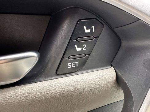 Used 2019 Toyota RAV4 Limited w/ Advanced Technology Package AWD/4WD image 10