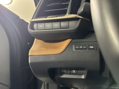 Used 2025 Toyota Crown Signia image 14