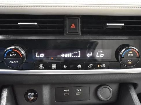 Used 2025 Nissan Rogue SV FWD image 32
